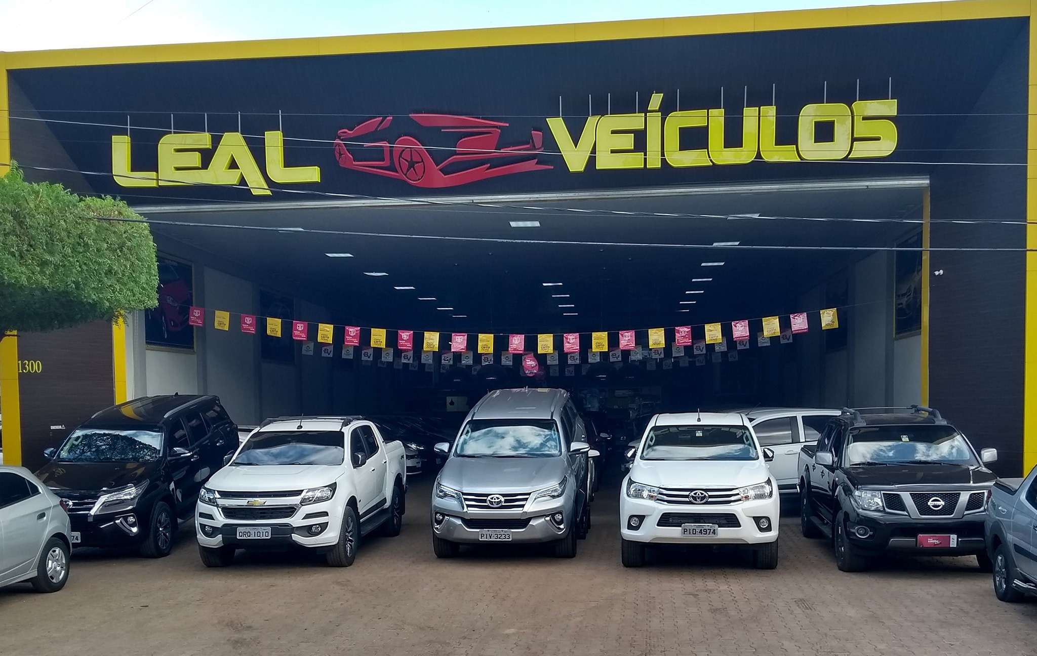 Interior da loja Leal Veículos